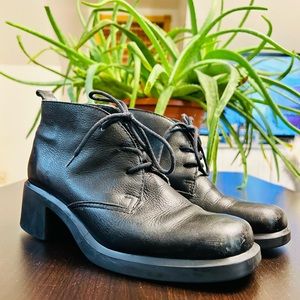 Aerosoles Black Leather Lace Up Block Heel Ankle Boots | Size 6 |